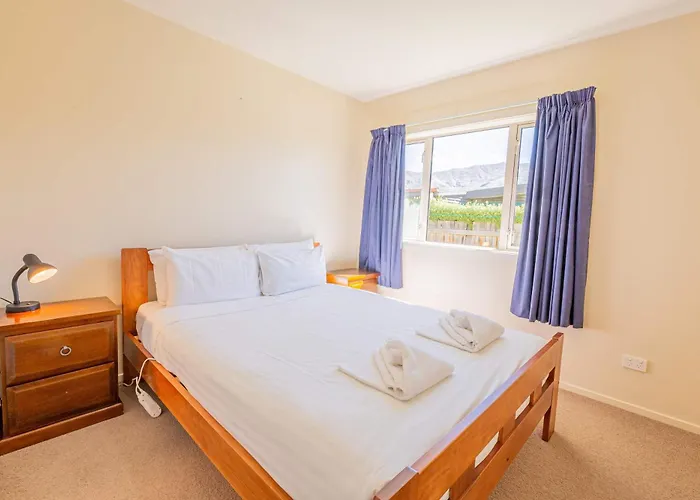 Farrant Family Escape Roomy Retreat Holiday home *
