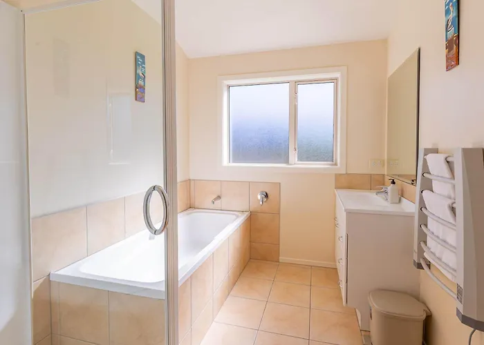 Farrant Family Escape Roomy Retreat