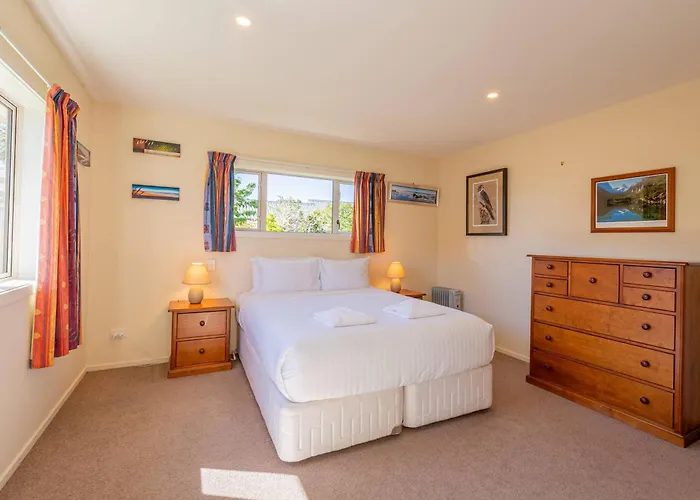 Farrant Family Escape Roomy Retreat * Wanaka