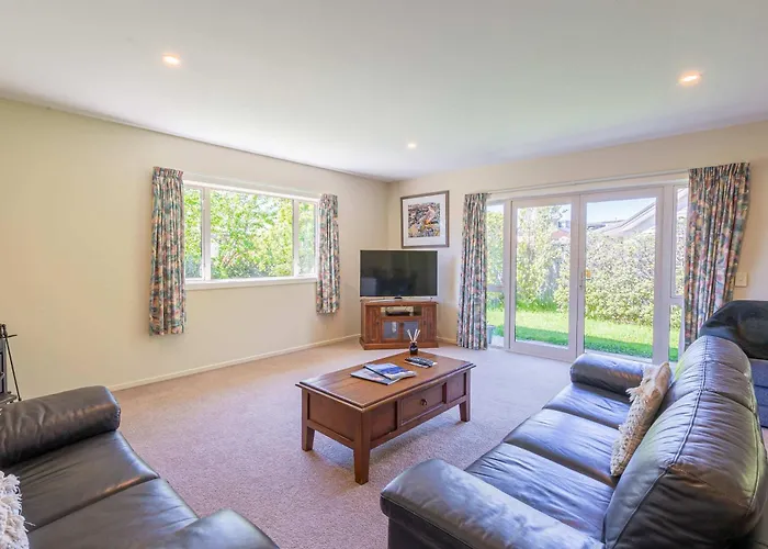 Farrant Family Escape Roomy Retreat Holiday home *
